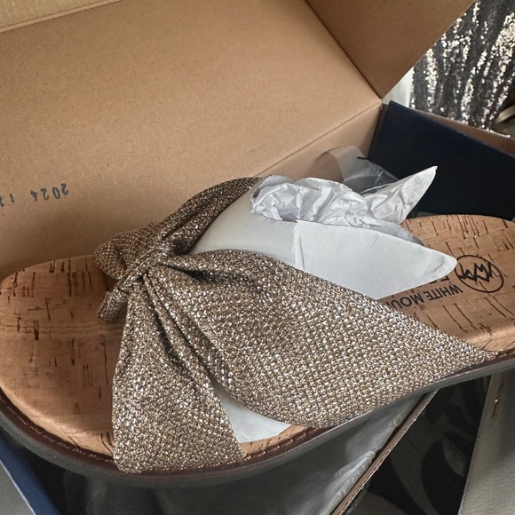 While mountain sandals - Picture 3 of 3